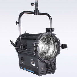 Υψηλή έξοδος φωτός 200W LED Fresnel Light Daylight μπαταρία τροφοδοτείται για φωτισμό κινηματογράφου και στούντιο ((πολικός ζυγός) προμηθευτής