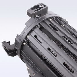 Υψηλή έξοδος φωτός 200W LED Fresnel Light Daylight μπαταρία τροφοδοτείται για φωτισμό κινηματογράφου και στούντιο ((πολικός ζυγός) προμηθευτής