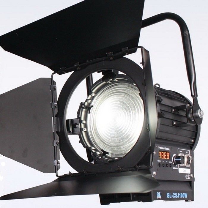 Υψηλή έξοδος φωτός 200W LED Fresnel Light Daylight μπαταρία τροφοδοτείται για φωτισμό κινηματογράφου και στούντιο ((πολικός ζυγός) προμηθευτής